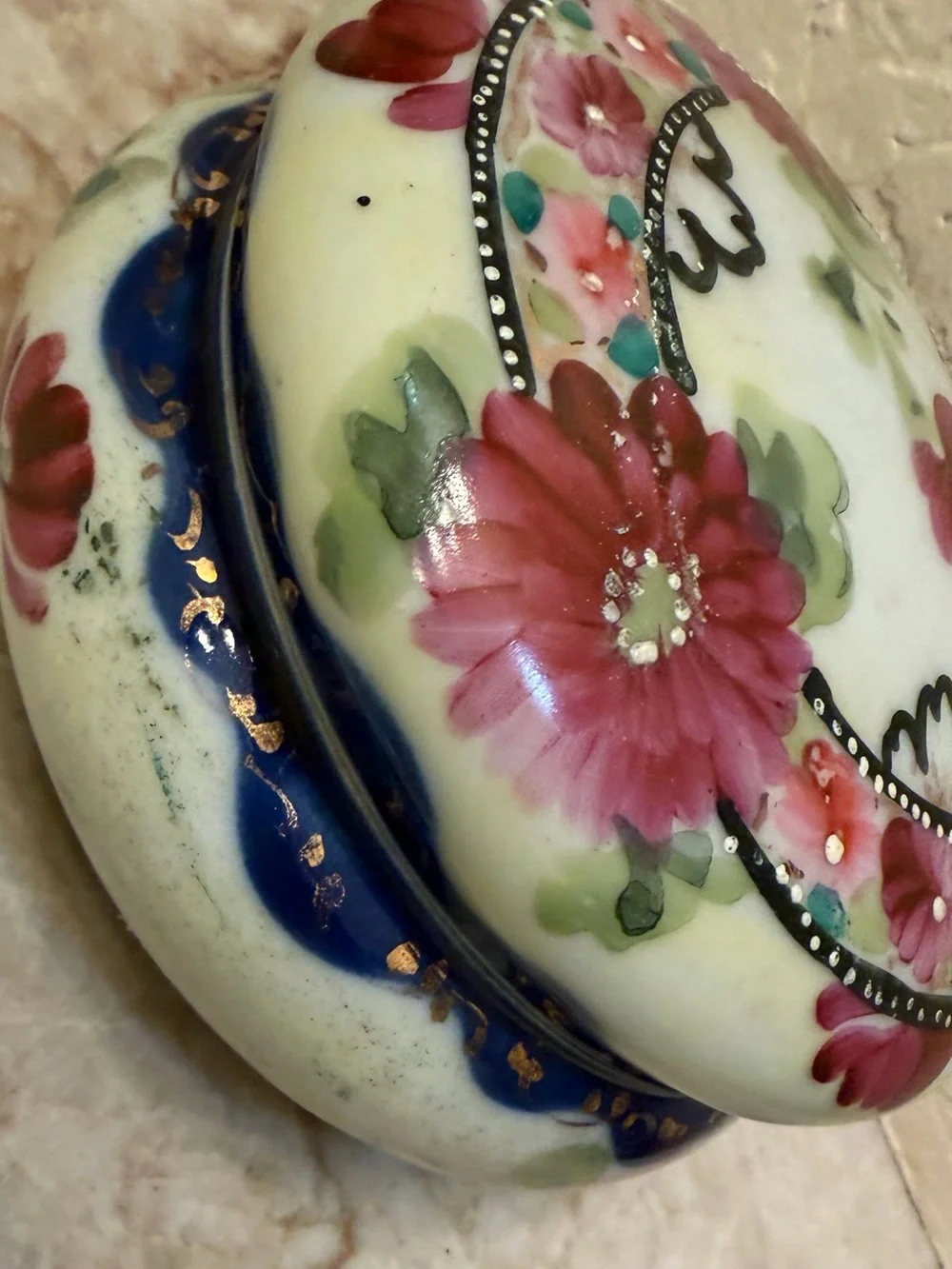 Vintage Antique porcelain handpainted moriage trinket box